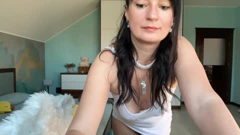 iracherrynow online show from April 2026 08:04:01 AM