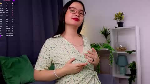 Mia online show from September 2025 02:01:01 AM