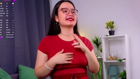 Mia online show from September 2025 01:18:01 AM