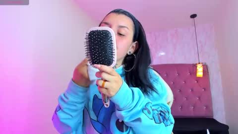 iris_77 online show from November 2025 11:43:02 AM