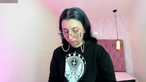 iris_77 online show from January 2026 06:53:02 PM