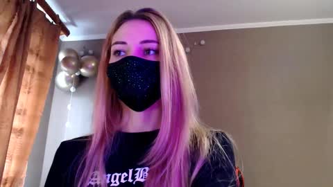 Lily online show from November 2025 12:39:02 PM