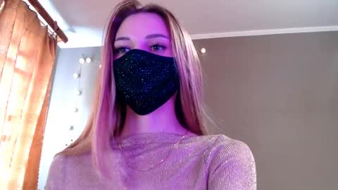 Snapshot of iris_lave chatting on May 2026 01:27:01 PM Lily online show from May 2026 01:27:01 PM