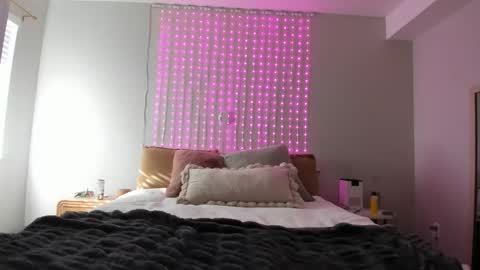 Snapshot of iris_roslin chatting on April 2026 12:13:01 AM Iris 3 online show from April 2026 12:13:01 AM
