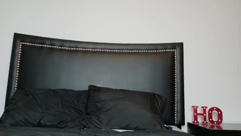 Snapshot of iris_the_squirter chatting on December 2025 03:04:02 AM Iris online show from December 2025 03:04:02 AM