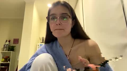 irisss31 online show from May 2026 07:00:02 PM