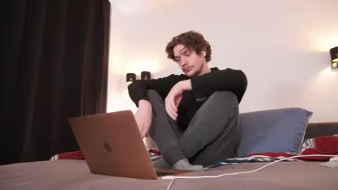 Snapshot of ironthud chatting on January 2026 04:43:02 PM Sam online show from January 2026 04:43:02 PM