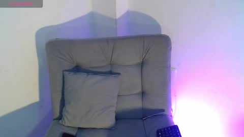 Isabella Hall online show from December 2025 03:02:01 AM