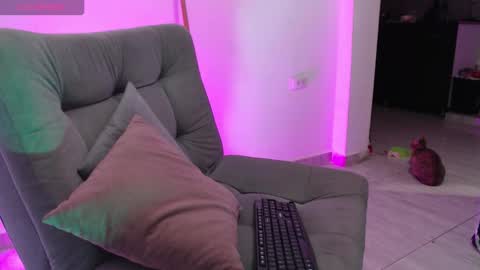 Isabella Hall online show from January 2026 05:24:02 AM