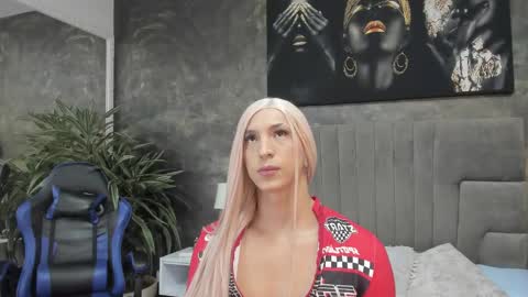 Isa Lancaster online show from October 2025 08:15:01 PM