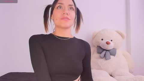 Isabella Laurentt  online show from February 2025 06:05:01 PM