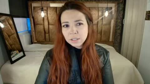 Snapshot of isa_thompson__ chatting on July 2026 11:46:02 AM I S A online show from July 2026 11:46:02 AM