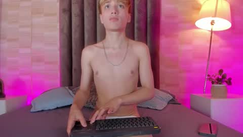 isaac_grey_ online show from March 2026 07:24:02 PM