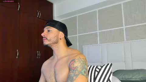 Snapshot of isaacs11 chatting on July 2026 01:02:01 PM Isaac Surez online show from July 2026 01:02:01 PM