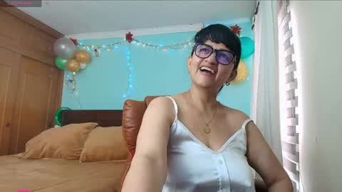 Snapshot of isabeel_sofia01 chatting on June 2026 03:18:01 PM Isabeel Sofia online show from June 2026 03:18:01 PM