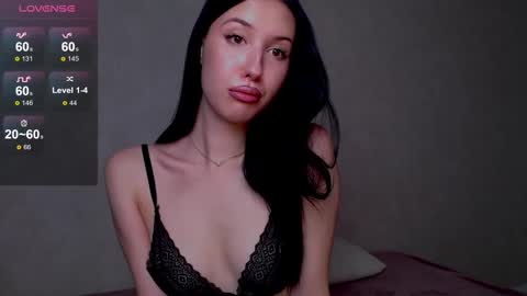 Bella online show from October 2025 12:05:02 PM