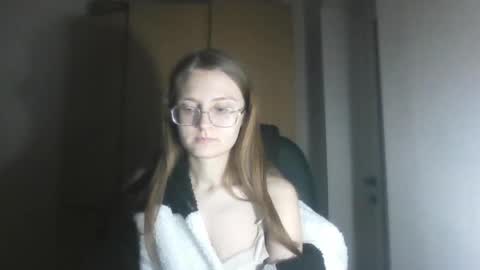 isabel_loveee online show from February 2026 06:03:01 PM