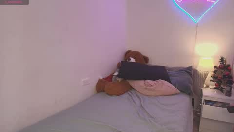 Isabel online show from December 2025 11:45:02 PM