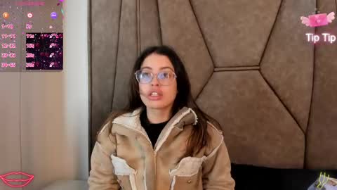 isabela Collins online show from September 2025 12:32:01 PM