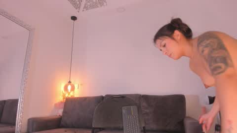 Isabela online show from October 2025 12:07:02 PM