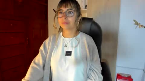 Isabella22 1 online show from February 2026 01:34:01 AM