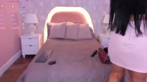 Snapshot of isabella__milf chatting on May 2026 07:09:01 PM isabella__milf online show from May 2026 07:09:01 PM