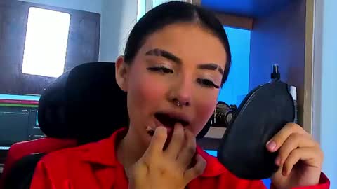Snapshot of isabella_hv chatting on June 2026 06:56:01 PM ISABELLA online show from June 2026 06:56:01 PM