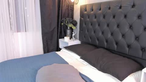 Isabella Nowa online show from March 2026 12:01:02 PM