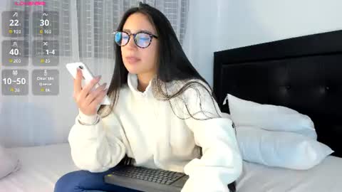 Snapshot of isabella_ospina chatting on June 2026 04:05:01 PM isabella_ospina online show from June 2026 04:05:01 PM