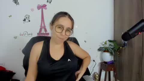 Snapshot of isabella_sweett_ chatting on July 2026 01:42:01 AM Isabella online show from July 2026 01:42:01 AM