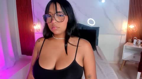 isabella zc online show from November 2025 08:43:02 PM