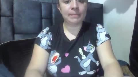 Snapshot of isabellaa_hills_ chatting on June 2026 05:22:01 AM isabellaa_hills_ online show from June 2026 05:22:01 AM