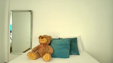 Isabella  online show from February 2026 01:23:01 PM