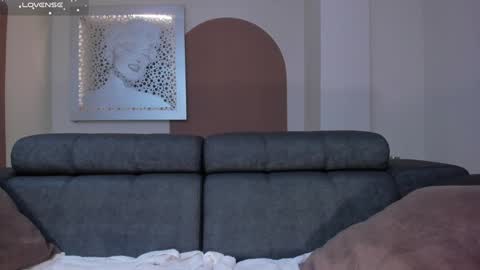 Isa Hill  online show from December 2024 09:44:02 PM