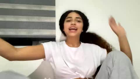 Snapshot of isabellakoffs chatting on December 2024 03:06:01 AM Isabella.. back again online show from December 2024 03:06:01 AM