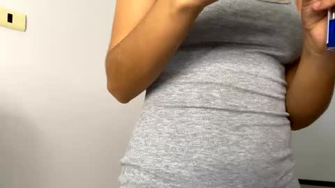 Snapshot of isabellakoffs chatting on January 2025 04:36:02 AM Isabella.. back again online show from January 2025 04:36:02 AM