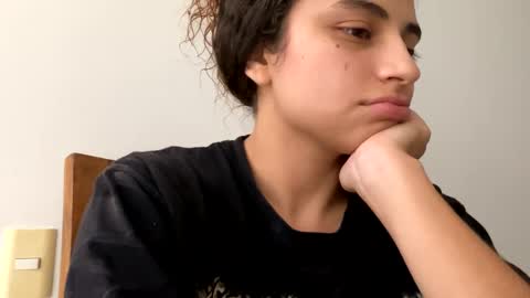 Snapshot of isabellakoffs chatting on January 2025 10:35:01 PM Isabella.. back again online show from January 2025 10:35:01 PM