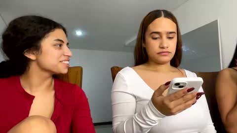 Snapshot of isabellakoffs chatting on January 2025 03:23:01 AM Isabella.. back again online show from January 2025 03:23:01 AM