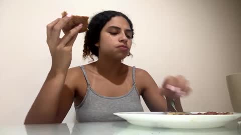 Snapshot of isabellakoffs chatting on September 2025 02:01:01 AM Isabella.. back again online show from September 2025 02:01:01 AM