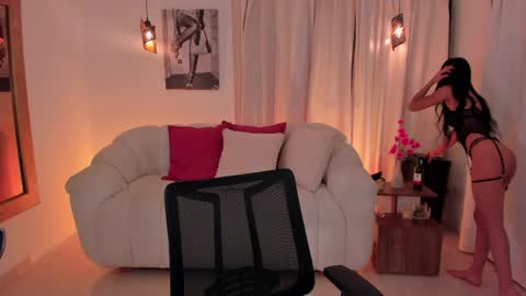 Snapshot of isabellalux_ chatting on April 2026 03:55:02 PM ISABELLA online show from April 2026 03:55:02 PM