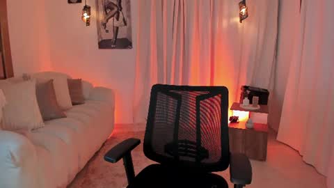 Snapshot of isabellalux_ chatting on July 2026 06:10:02 PM ISABELLA online show from July 2026 06:10:02 PM
