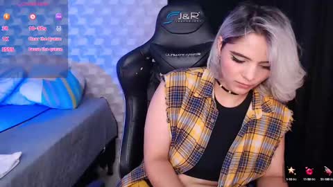 Isabella Mout  online show from December 2024 05:00:02 AM