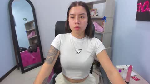 Snapshot of isabellasummer_ chatting on May 2026 01:50:01 PM isebella online show from May 2026 01:50:01 PM