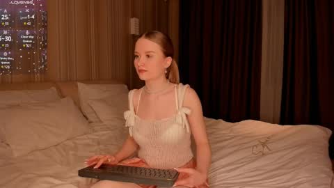 Snapshot of isabellatorrance chatting on February 2025 03:45:02 PM Bella online show from February 2025 03:45:02 PM