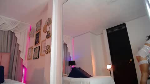 Snapshot of isabelledaza chatting on February 2026 12:04:02 PM Isabelle Daza online show from February 2026 12:04:02 PM