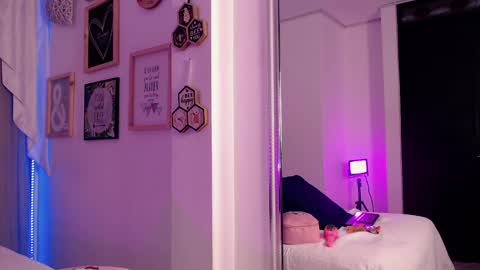 Isabelle Daza online show from March 2026 12:28:01 PM