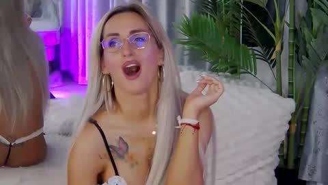 Snapshot of isabelleethan chatting on May 2026 02:06:01 AM IsabelleEthan online show from May 2026 02:06:01 AM