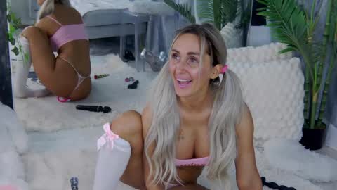 Snapshot of isabelleethan chatting on June 2026 11:51:02 PM IsabelleEthan online show from June 2026 11:51:02 PM