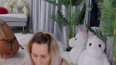 Snapshot of isabelleethan chatting on June 2026 01:04:01 AM IsabelleEthan online show from June 2026 01:04:01 AM