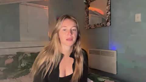 Snapshot of isabellesings chatting on May 2026 02:39:01 AM isabellesings online show from May 2026 02:39:01 AM
